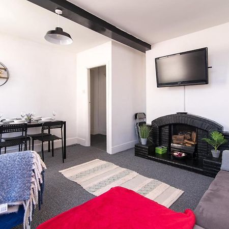Characterful 2 Bed Apartment - Spacious & Comfy كاسل دونينغتون المظهر الخارجي الصورة