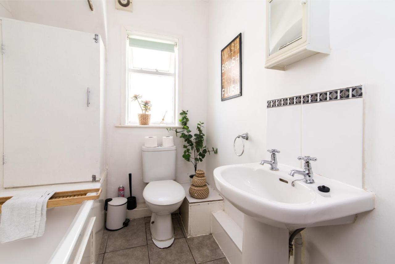 Characterful 2 Bed Apartment - Spacious & Comfy كاسل دونينغتون المظهر الخارجي الصورة