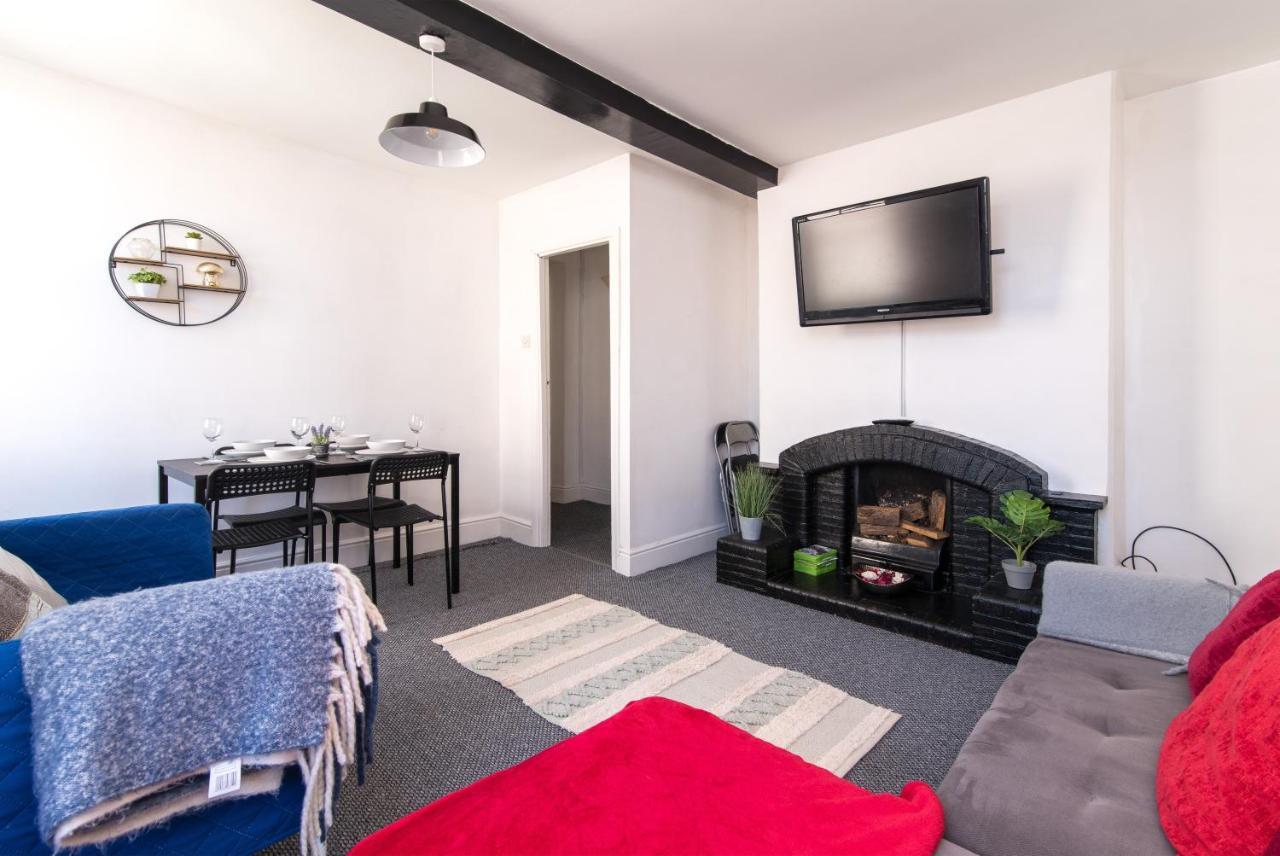Characterful 2 Bed Apartment - Spacious & Comfy كاسل دونينغتون المظهر الخارجي الصورة